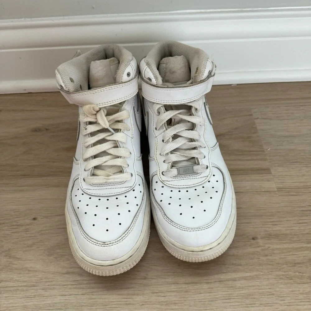 Nike Mid Air Forces